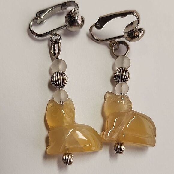 Jade Semi Precious Stone Cat Clip-On Earrings - Picture 2 of 3